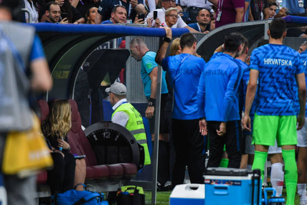 的防守型中 的防守型中