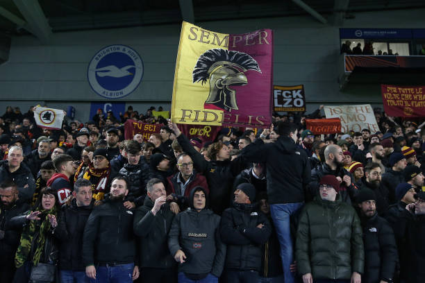 队中场的中 队中场的中